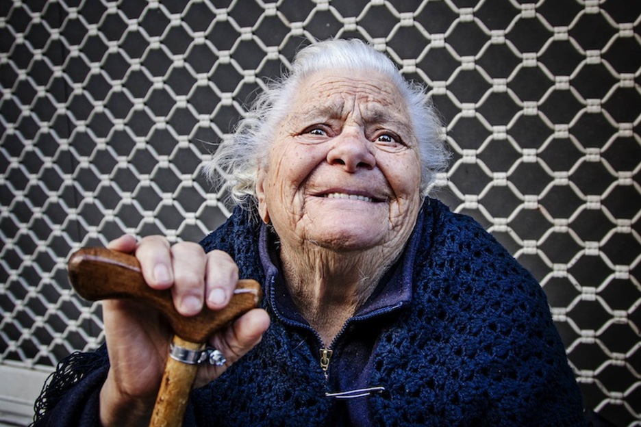 Los jubilados han visto bajar sus pensiones en varias ocasiones, convirtiéndose en uno de los colectivos más vulnerables. (JUAN TEIXEIRA)