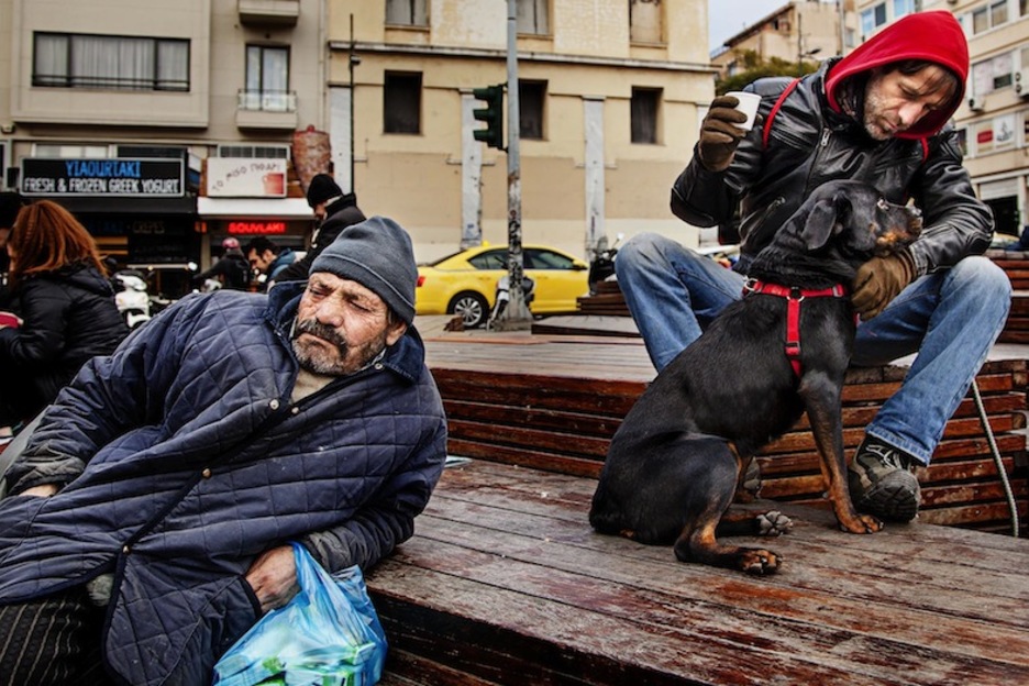 Los principales problemas de los helenos están relacionados directamente con su situación: el 60% están preocupados por el desempleo, un 46% por la situación económica y un 22% por la deuda del Gobierno. (JUAN TEIXEIRA)