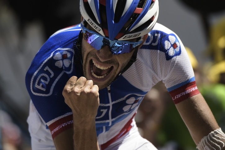 Gesto de rabia de Pinot para celebrar su victoria. (Lionel BONAVENTURE / AFP)