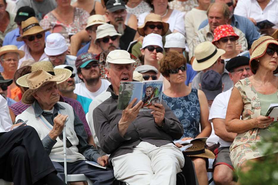 Plus de 200 bénévoles des villages de Sauguis et de Trois-Villes participent à la pastorale dédiée à la vie du prêtre Pierre Lhande. Le rendez-vous est donné le 2 août, à Sauguis, pour la seconde représentation. © Bob EDME Plus de 200 bénévoles des villages de Sauguis et de Trois-Villes participent à la pastorale dédiée à la vie du prêtre Pierre Lhande. Le rendez-vous est donné le 2 août, à Sauguis, pour la seconde représentation. © Bob EDME