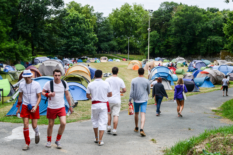 La municipalité propose un camping à Mousserolles.