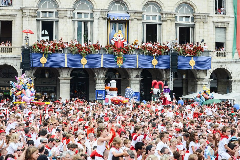 Les enfants étaient nombreux à réveiller le roi Leon.