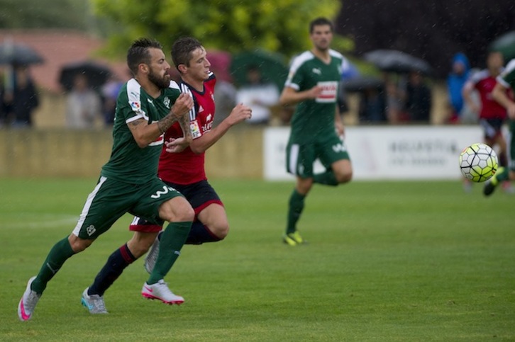 Osasuna y Eibar han disputado el partido en Erriberri. (Iñigo URIZ/ARGAZKI PRESS)