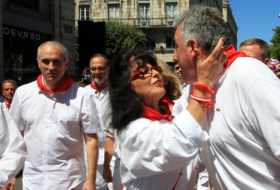 La première visite officielle du nouveau maire d'Iruñea a été marqué par un accueil chaleureux. © Bob Edme