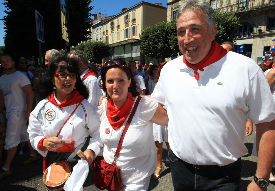 Joseba Asiron a exprimé sa joie d'être aux côtés de la personne qui a ouvert les fêtes d'Iruñea cette année.