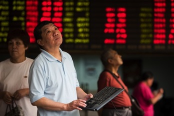 Los mercados de todo el mundo han seguido con gran atención la devaluación del yuan. (Johannes EISELE/AFP PHOTO)