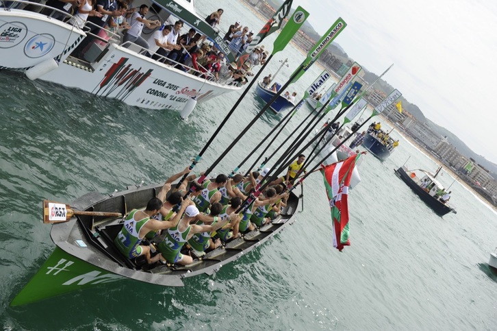 Hondarribiarrak estropada ostean. (Gorka RUBIO / ARGAZKI PRESS)