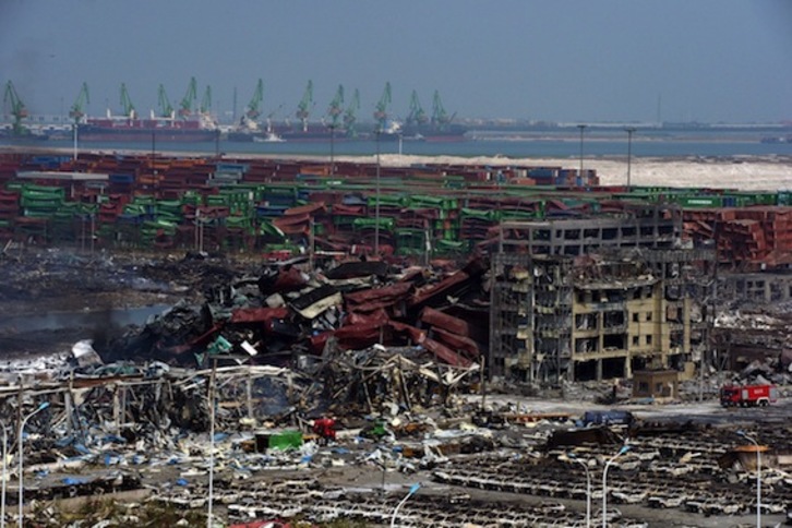La zona del puerto de Tianjin, gravemente afectada. (AFP PHOTO)