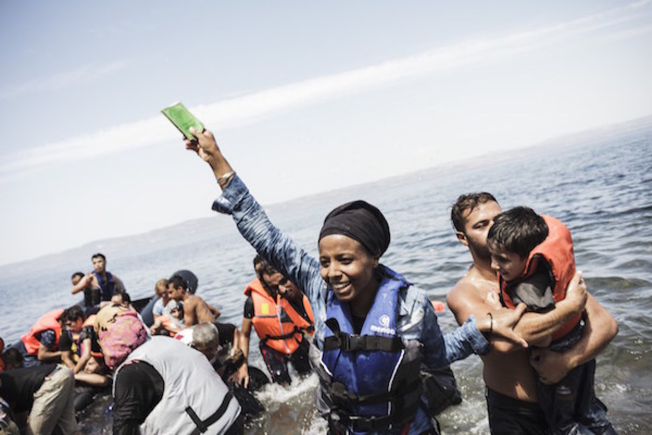 Europara iristea garaipen itzela da, dagokien eskubideen jabe izateko bidea urratzen jarraitu beharko duten arren. (Achilleas ZAVALLIS | AFP) Europara iristea garaipen itzela da, dagokien eskubideen jabe izateko bidea urratzen jarraitu beharko duten arren. (Achilleas ZAVALLIS | AFP)