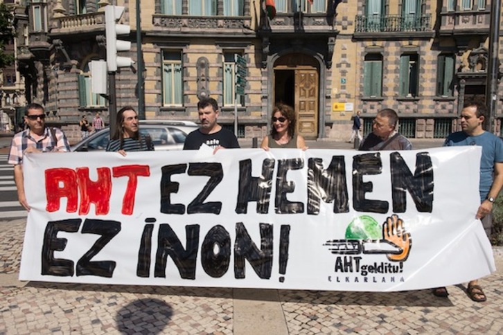 Concentración frente a la Subdelegación del Gobierno español en Bilbo. (Monika DEL VALLE/ARGAZKI PRESS)