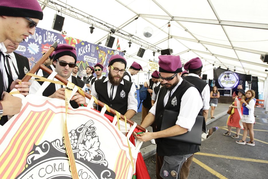 Herrialde Katalanetatik ere iritsi dira kantari. (ARGAZKI PRESS)