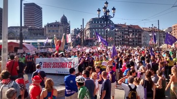 Protesta contra la agresión sexista en Aste Nagusia de Bilbo. (BILBOKO KONPARTSAK)