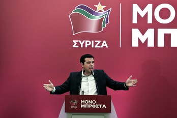 Tsipras durnate el discurso inaugural de la conferencia de Syriza. (Angelos TZORTZINIS / AFP) 
