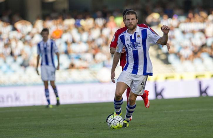 Illarramendi gaur, berriz, Anoetan talde txuri-urdinarekin. (Gorka RUBIO | ARGAZKI PRESS)