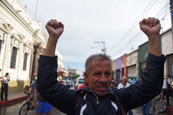 La presión popular ha propiciado la actuación contra el presidente. ( Johan ORDOÑEZ | AFP)