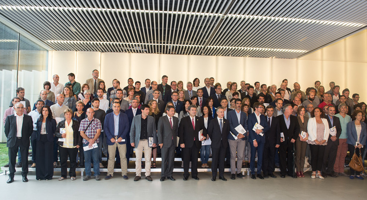 Foto de familia de los participantes en la reunión. (Monika DEL VALLE | ARGAZKI PRESS)