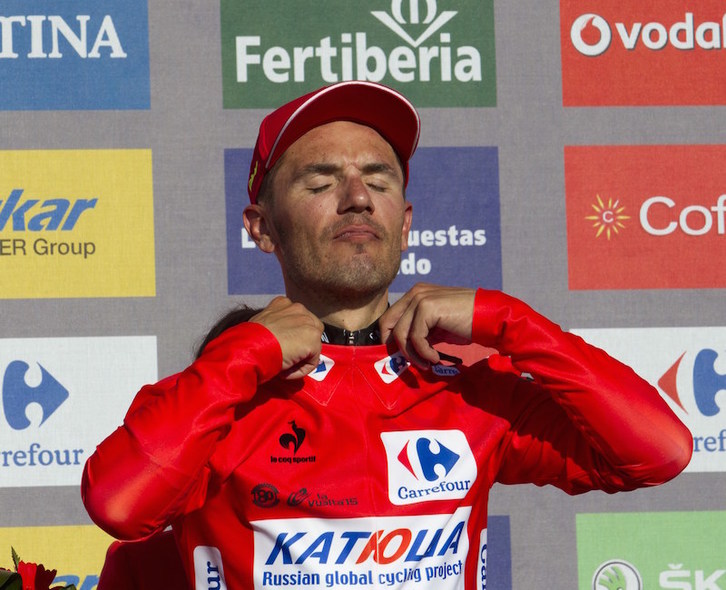 Joaquim Rodriguez liderraren mailota jantzita. (Jaime REINA | AFP)