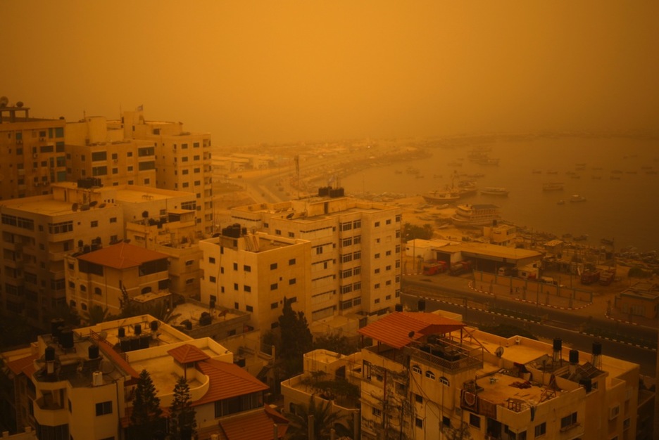 Gaza bajo la tormenta de arena. (Mohammed ABAD / AFP)