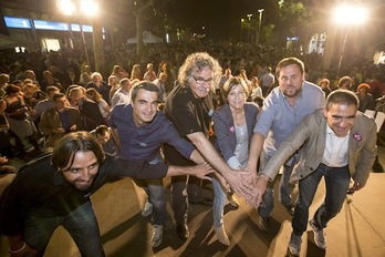 Miembros de la candidatura de Junts pel Sí, en un acto ayer en Sant Feliu. (JUNTS PEL SÍ)