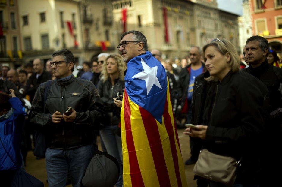 Vic ha acogido un acto por la mañana, antes de partir hacia Barcelona. (Jorge GUERRERO / AFP)
