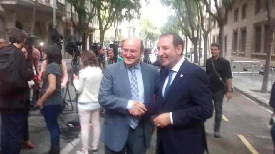 Ortuzar junto a Espadaler. (@zalduariz) Ortuzar junto a Espadaler. (@zalduariz)