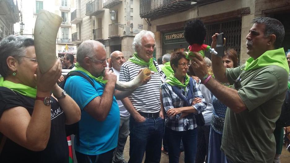 Independentistak llamando a su acto. (@MartxeloDiaz) Independentistak llamando a su acto. (@MartxeloDiaz)