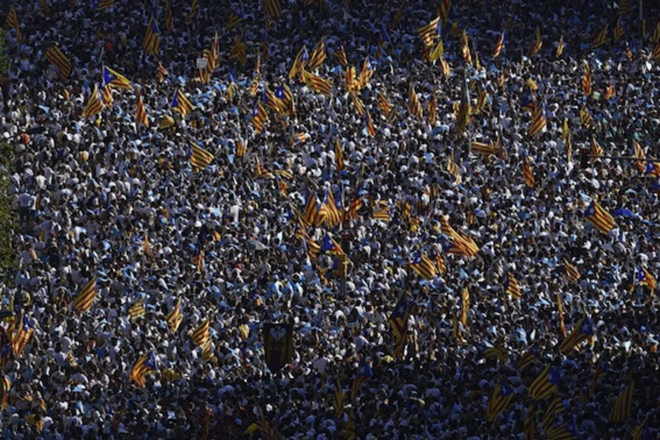 Un gran número de «estelades» ha presenciado todo el recorrido. (Lluis GENÉ/AFP PHOTO) Un gran número de «estelades» ha presenciado todo el recorrido. (Lluis GENÉ/AFP PHOTO)