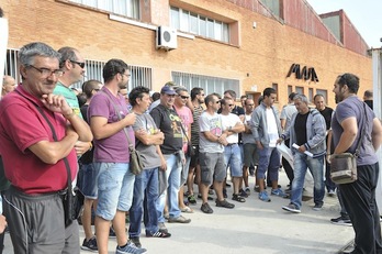 Trabajadores de Miasa, en una comparecencia realizada este jueves. (Idoia ZABALETA/ARGAZKI PRESS)