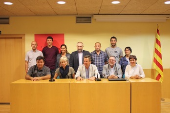 Erakunde desberdinetako ordezkariak, prozesu katalanari babesa erakutsiz. (EH BILDU)