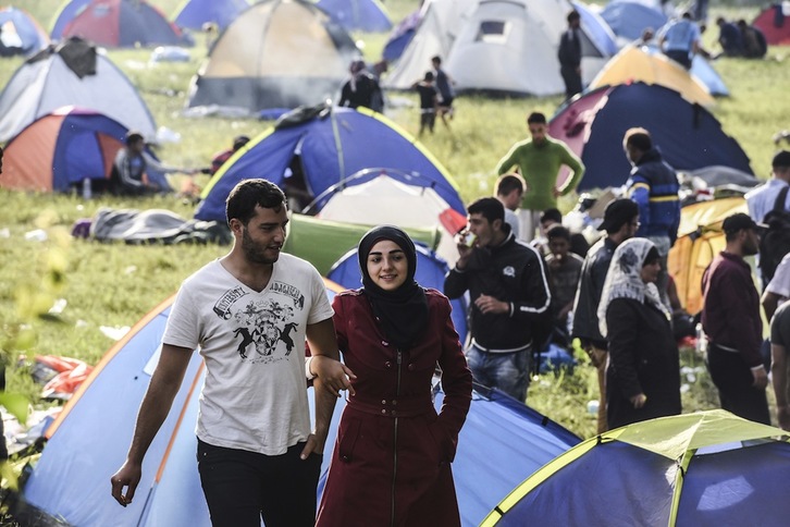 Campamento de refugiados entre Serbia y Hungría. (Armend NIMANI / AFP)