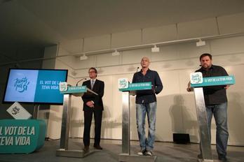 Acto de esta mañana en el que han participado Romeva, Mas y Junqueras.. (Junts pel Sí)