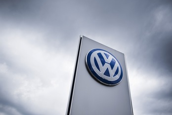 Anagrama de Volswagen en una de sus plantas en Alemania. (Odd ANDERSEN / AFP)