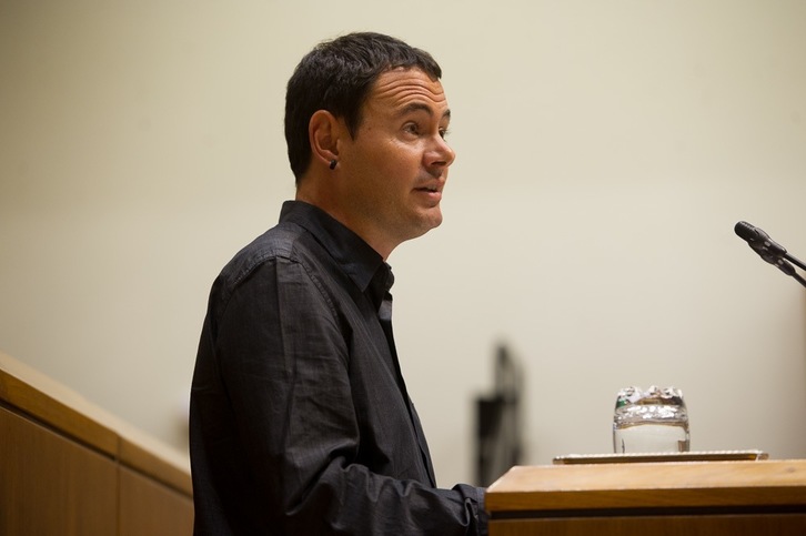 Hasier Arraiz, en la tribuna de oradores. (Raúl BOGAJO / ARGAZKI PRESS)