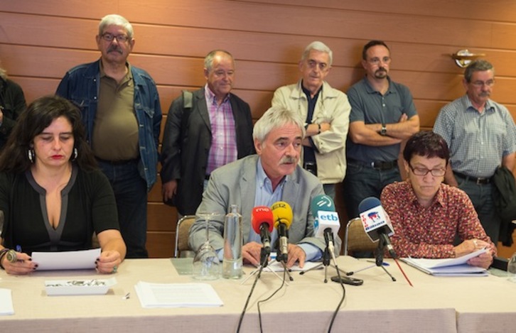 Promotores de las candidaturas unitarias, en su comparecencia en Bilbo. (ARGAZKI PRESS)