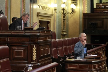 El presidente del Congreso, Jesús Posada, se dirige a Cuadra mientras este interviene. (J.DANAE/ARGAZKI PRESS)