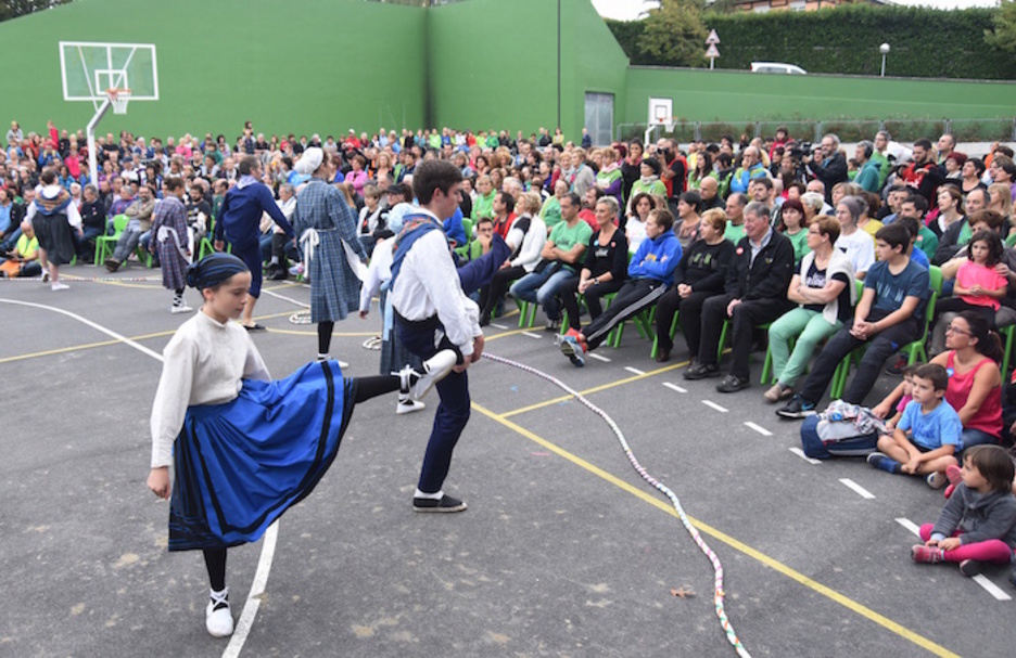 Aurresku anitza, jaiaren hasieran (Andoni CANELLADA | ARGAZKI PRESS)