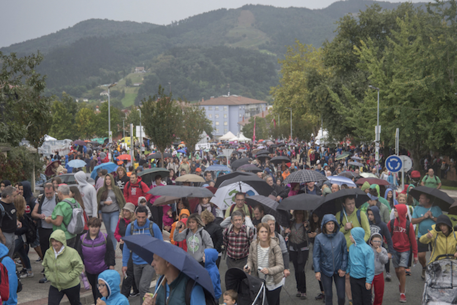 Aterki ugari behar izan da Usurbilen, baina jendea ez da kikildu (Andoni CANELLADA | ARGAZKI PRESS)