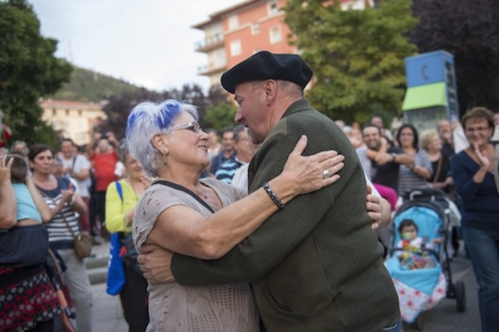 Recibimiento a Askasibar en el barrio bilbaino de San Inazio. (Marisol RAMIREZ/ARGAZKI PRESS)