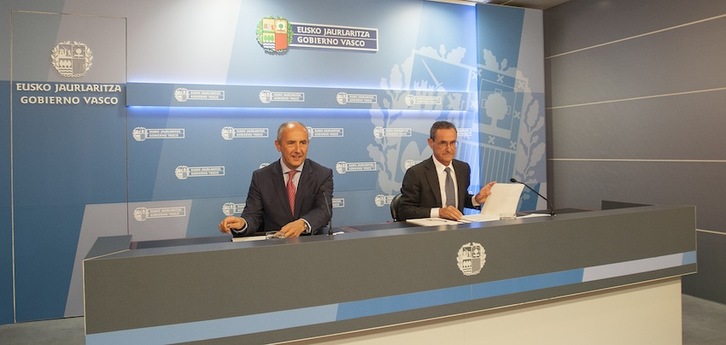 Erkoreka ha comparecido junto al consejero de Empleo, Ángel Toña. (Irekia)