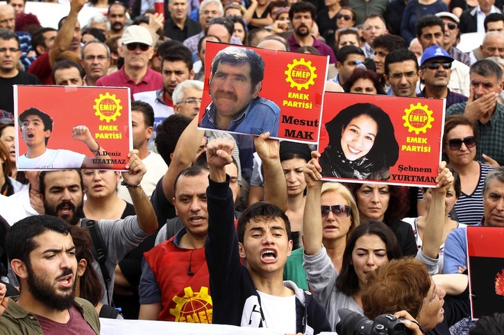 Protesta en Ankara en recuerdo a las víctimas. (Adem ALTAN / AFP) 