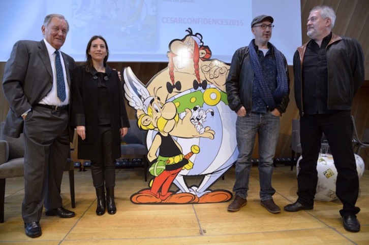 Albert Uderzo, Anne Goscinny, Jean-Yves Ferri y Didier Conrad. (Bertrand GUAY / AFP)
