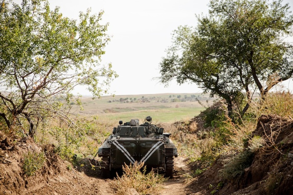 Un blindado ucraniano cerca del frente en Artemevsk. (Juan TEIXEIRA)