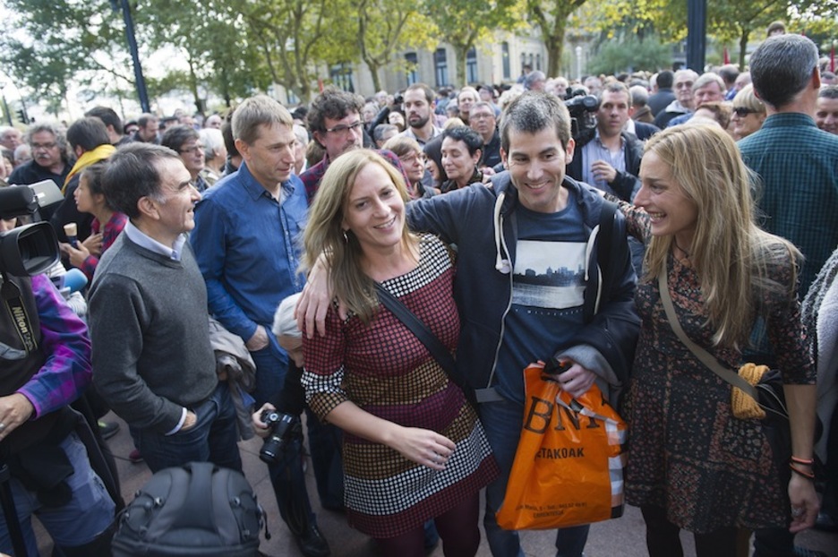 Arkaitz Rodriguez, Sonia Jacinto eta Miren Zabaleta, pozarren. (Juan Carlos RUIZ/ARGAZKI PRESS) Arkaitz Rodriguez, Sonia Jacinto eta Miren Zabaleta, pozarren. (Juan Carlos RUIZ/ARGAZKI PRESS)