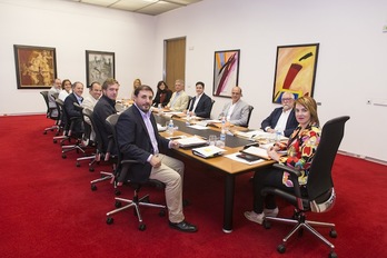 Imagen de la reunión de la Mesa y Junta de Portavoces del Parlamento de Nafarroa. (PARLAMENTO NAFARROA)