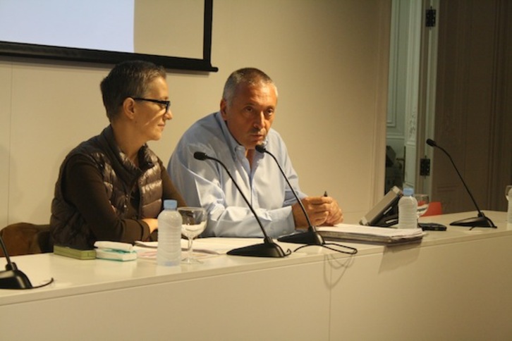 Las víctimas del atentado de Hipercor Marga Labad y Robert Manrique, esta mañana en Barcelona. (NAIZ)