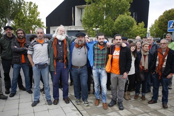 Walter Wendelin, Gabi Basañez, David Soto, Aritz Ganboa y Unai Vázquez, ante la sede de la AN en San Fernando. (J.DANAE/ARGAZKI PRESS)