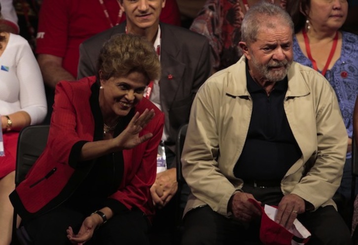 Dilma Rousseff y Lula da Silva, durante un acto de la Central Única de los Trabajadores. (Miguel SCHINCARIOL/AFP PHOTO)
