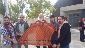 Los cinco encausados, al término de la sesión de este miércoles. (@martxelodiaz)