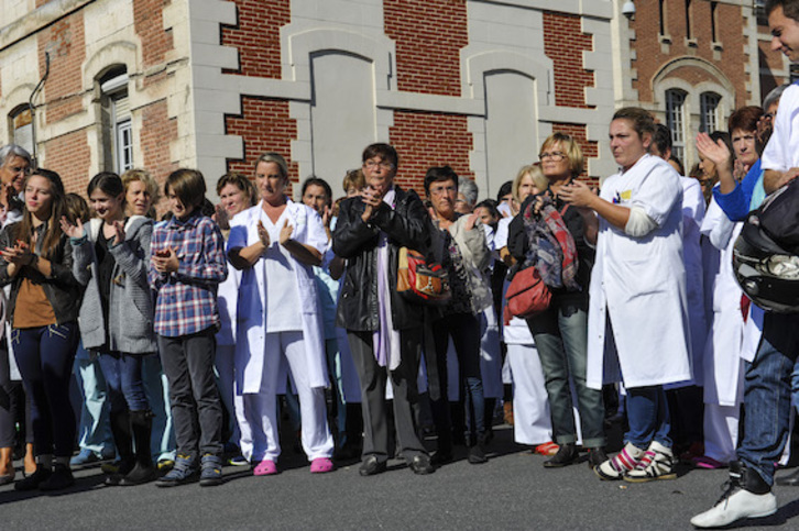 Movilización de personal del Hospital de Baiona en apoyo a Bonnemaison. (Nicolas MOLLO)