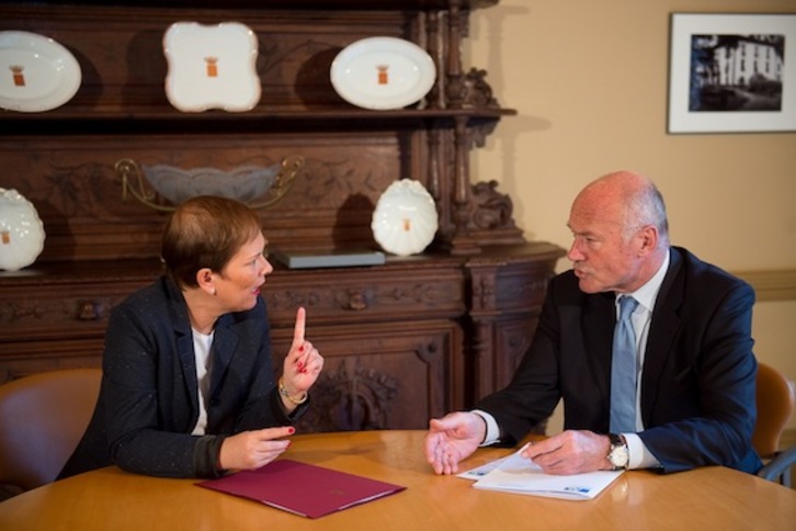 Barkos y Rousset, durante el encuentro. (Iñigo URIZ/ARGAZKI PRESS)